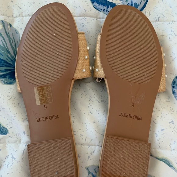 NWOT J. Crew Beige Pearl-Studded Sandals Size 9 - Picture 3 of 3